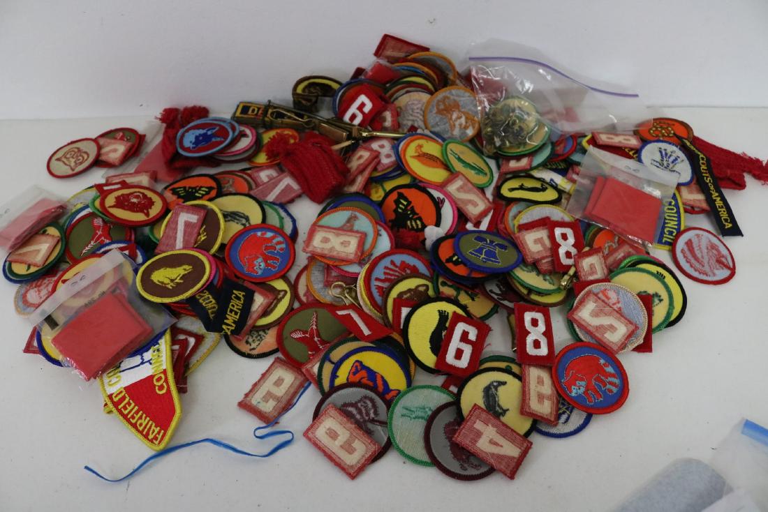 Large Lot of Vintage Scout Patches (1 of 3)