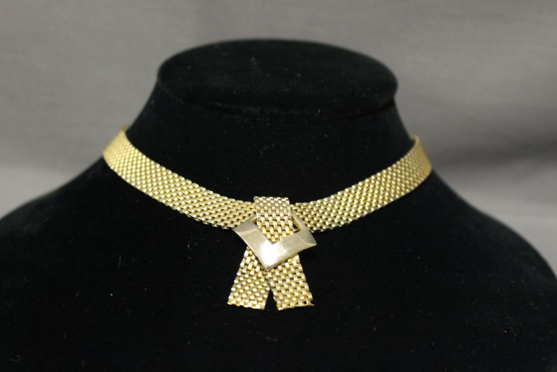 Vintage Mesh Choker Necklace: gold tone metal (slightly tarnished) chain linked choker style necklace. 15"