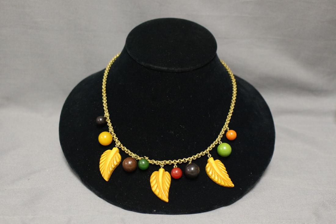 1930s Bakelite Leaf Necklace (1 of 4)