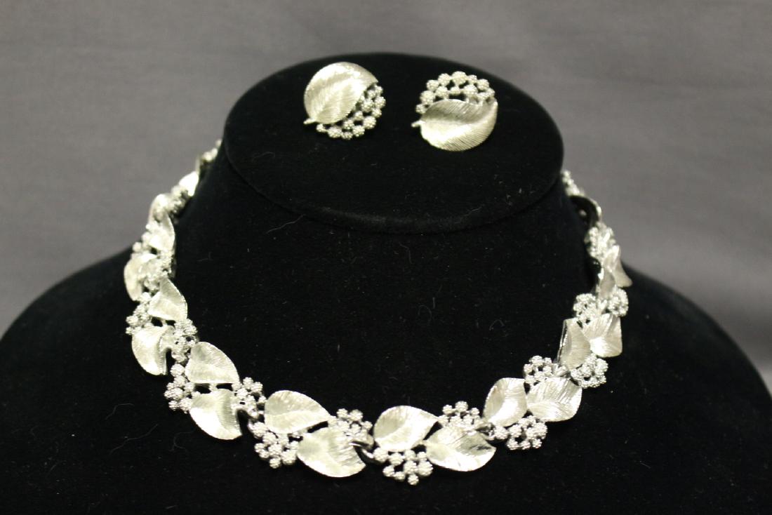 1940s Lisner Necklace & Earrings Set (1 of 5)