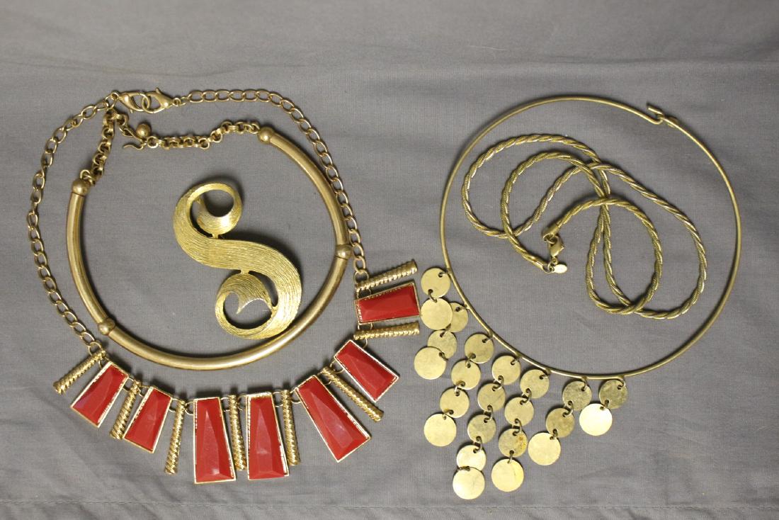 Lot of Vintage Jewelry: Four gold tone necklaces/chokers, one brooch.
