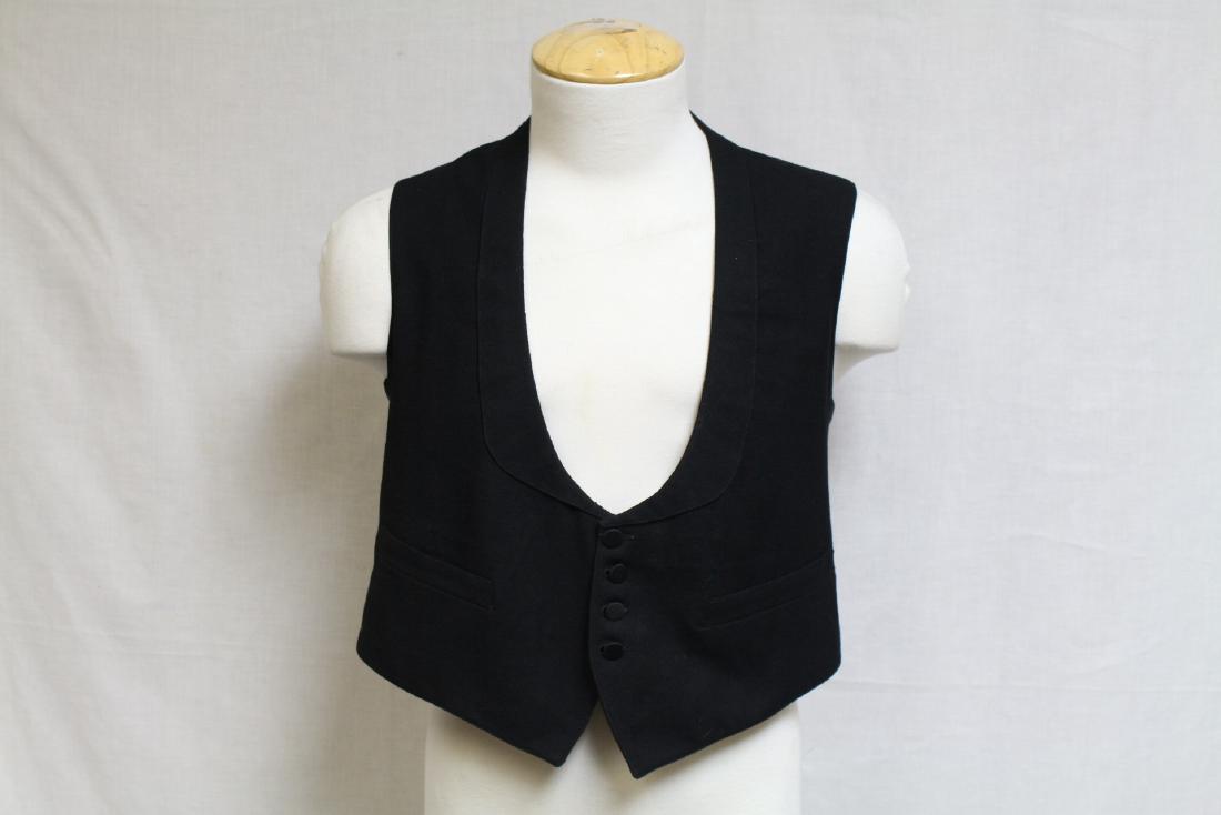 Early Men's Wool Vest: lined with cotton, great condition. 40" chest/ 20" length.