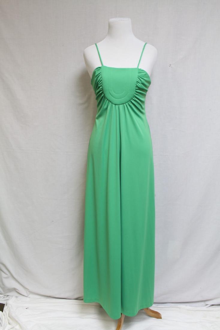 1970s Green Maxi Dress: polyjersey fabric, 32" bust/58" length. great condition.