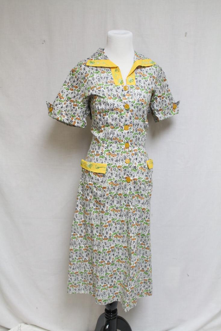 1940s Daisy Print Dress: Cotton fabric. Excellent condition. 42" bust/33.5" waist.
