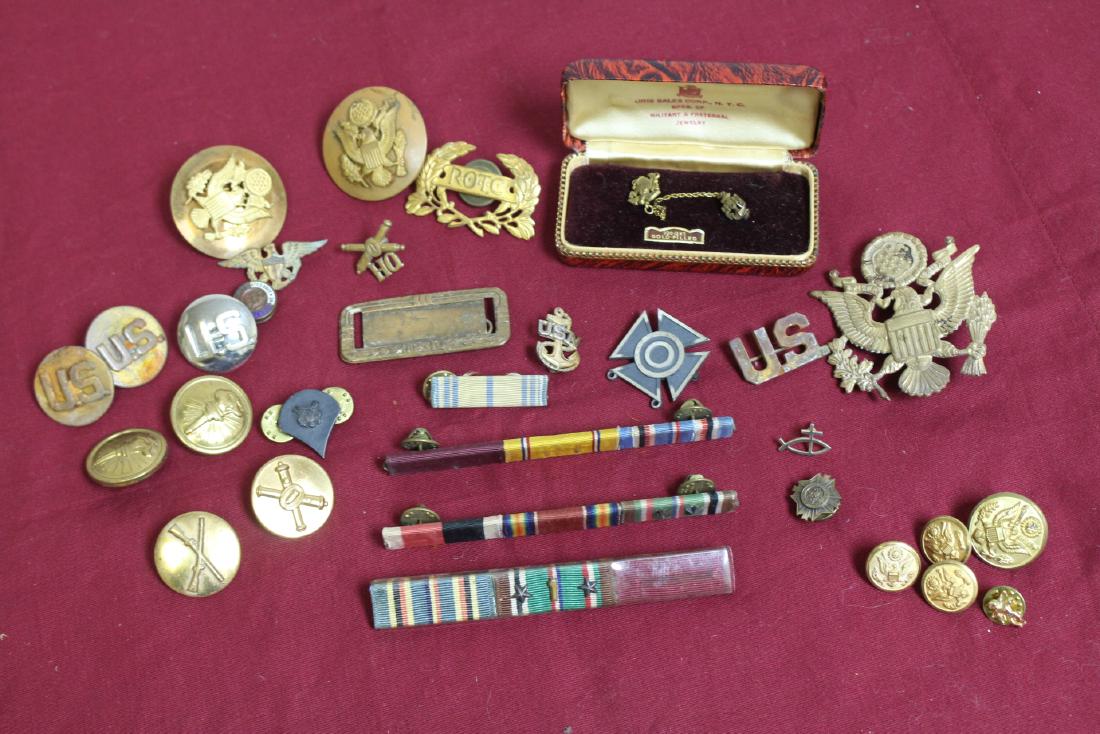 Large lot of Military Buttons, Pins, metals and Tie Pin (1 of 8)