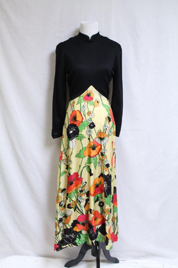 Vintage 1970's Poppy Print Maxi Dress: polyester and satin fabrics, fair condition, a few small frays, some dust marks. see photos. 36 bust/54 length