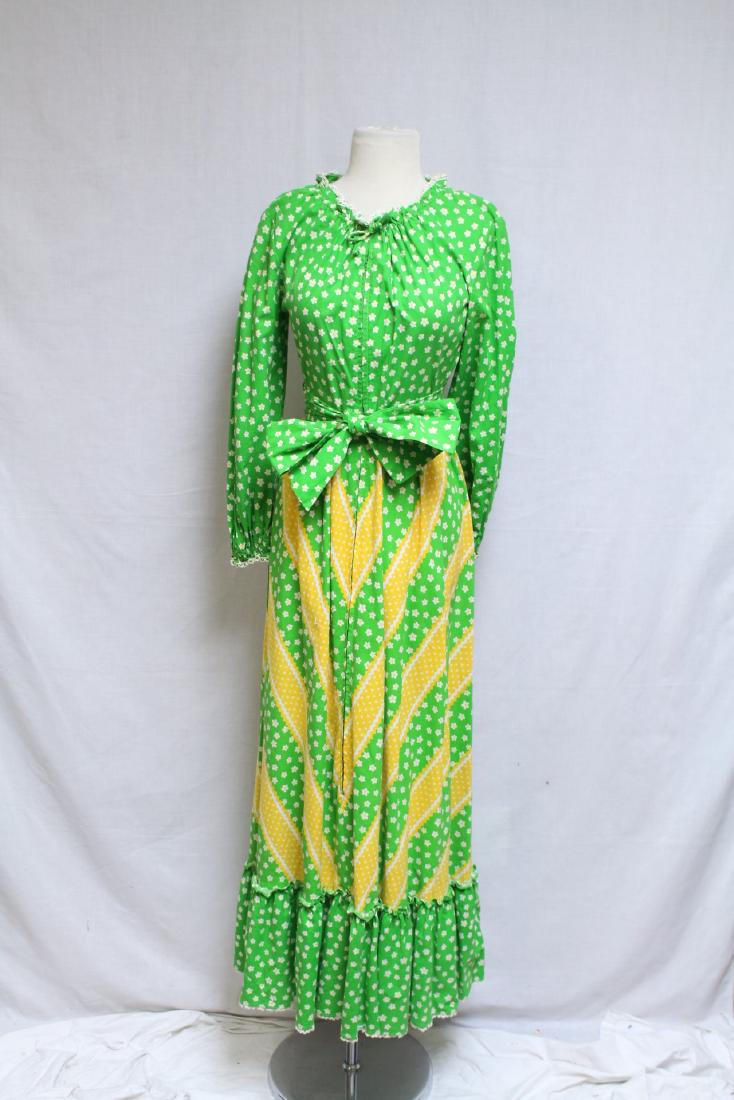 Vintage 1960s Yellow & Green Daisy Dress: cotton fabric, good condition - 34 bust/27 waist