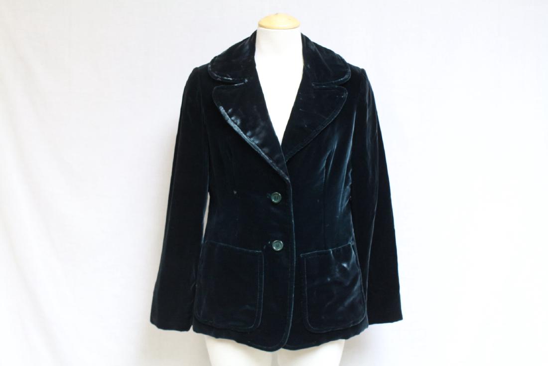 Vintage 1970s Oscar de la Renta Green Velvet Blazer: velvet fabric, good/fair condition - small hole at the right pocket, 36 bust/25 length
