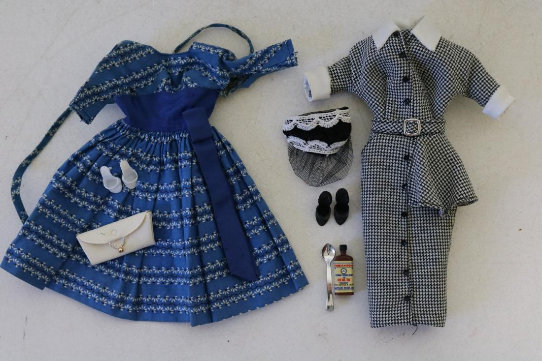 2 Barbie Outfits (1 of 4)