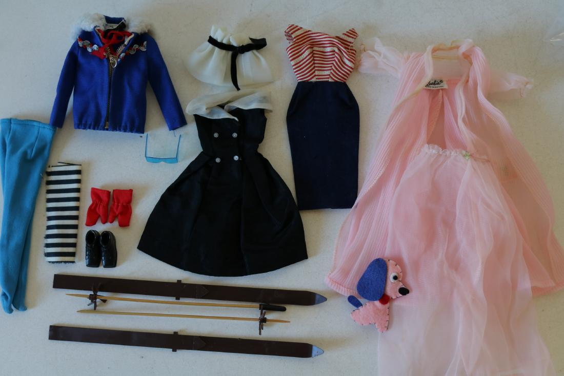 4 Barbie Outfits (1 of 6)