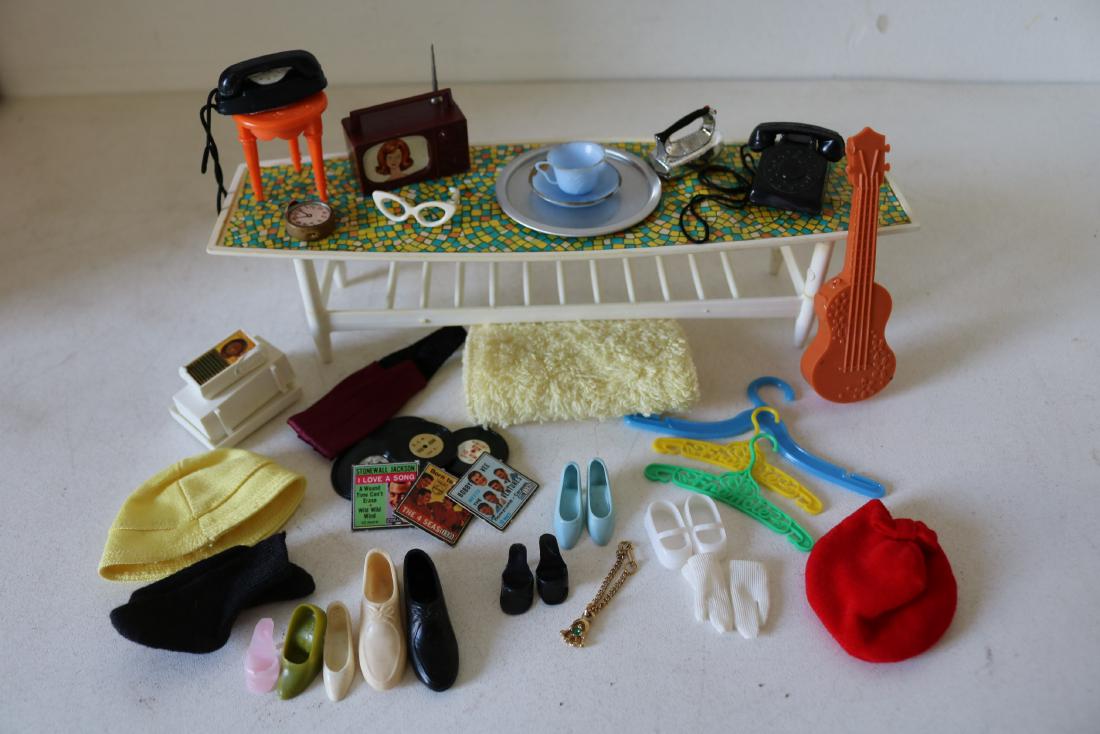 Lot of Barbie Accessories (1 of 7)