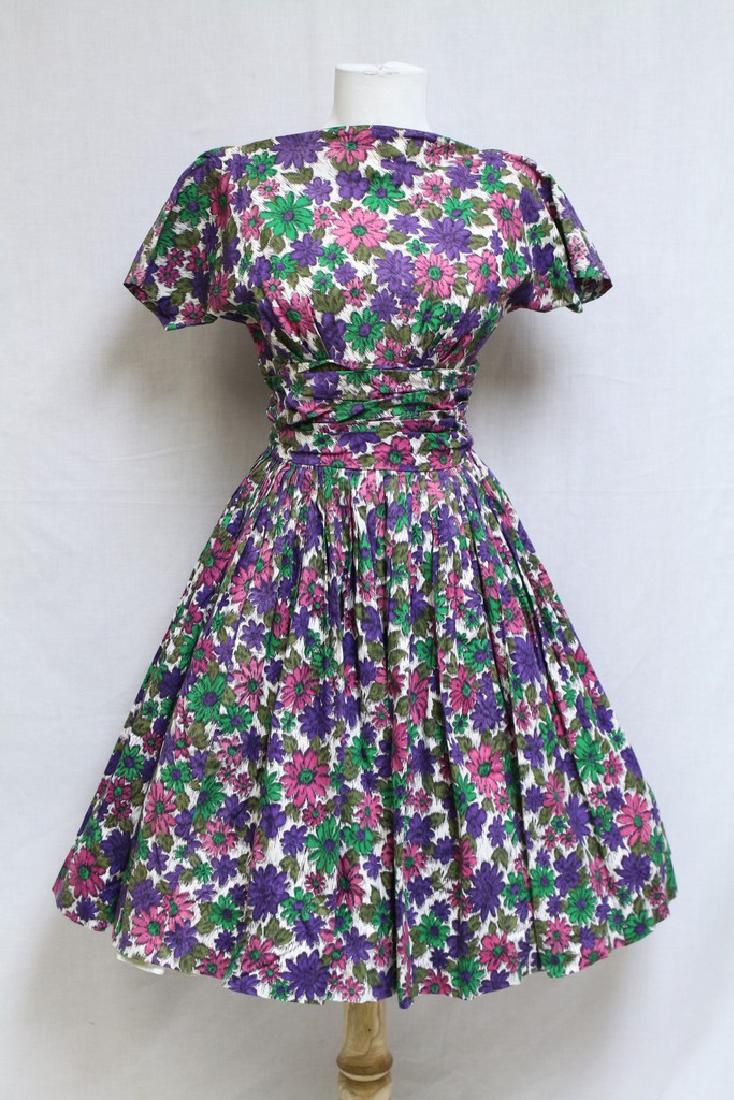 Vintage 1960s Daisy Print Fit & Flare Dress: cotton fabric, great condition - 34 bust/24 waist