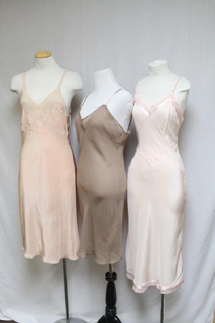 Vintage Lot of Ladies Slips (3) (1 of 14)