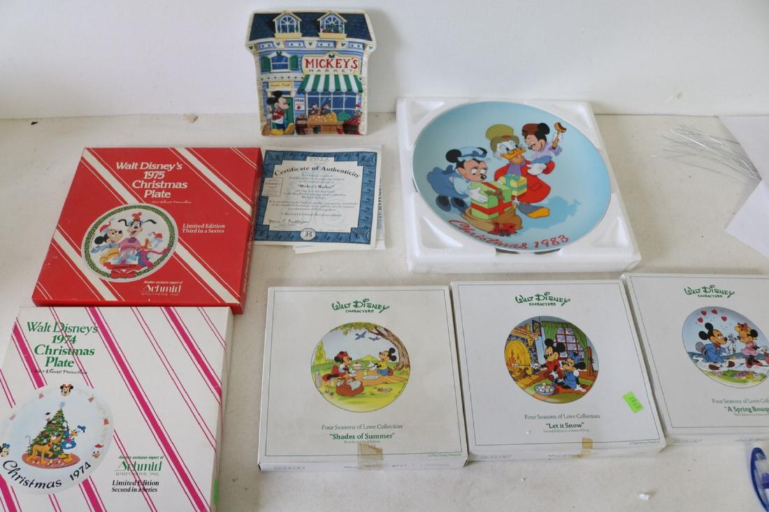 Lot of 7 Disney Collector Plates (1 of 8)