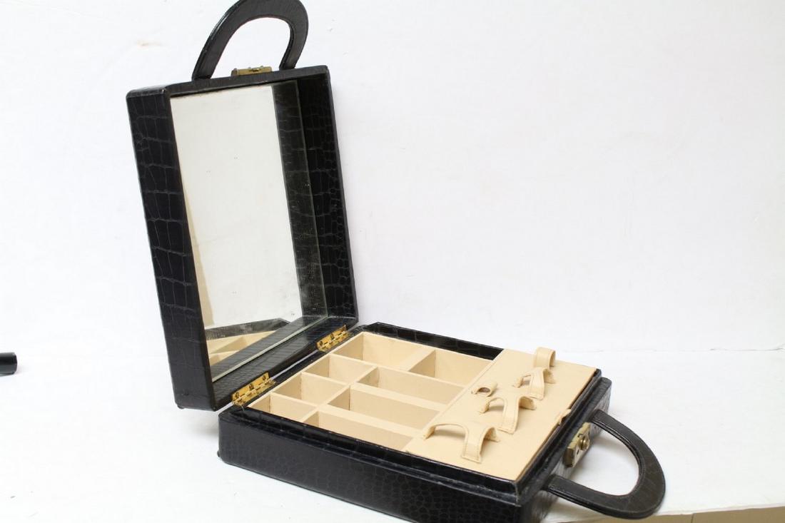 Vintage 1960s Alligator Cosmetic Case (1 of 7)