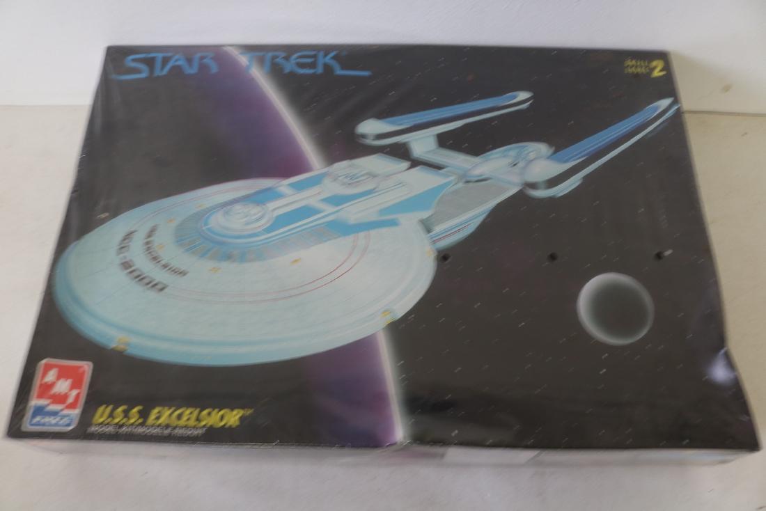 AMT Ertl, Star Trek, U.S.S. Excelsior, scale model (1 of 6)