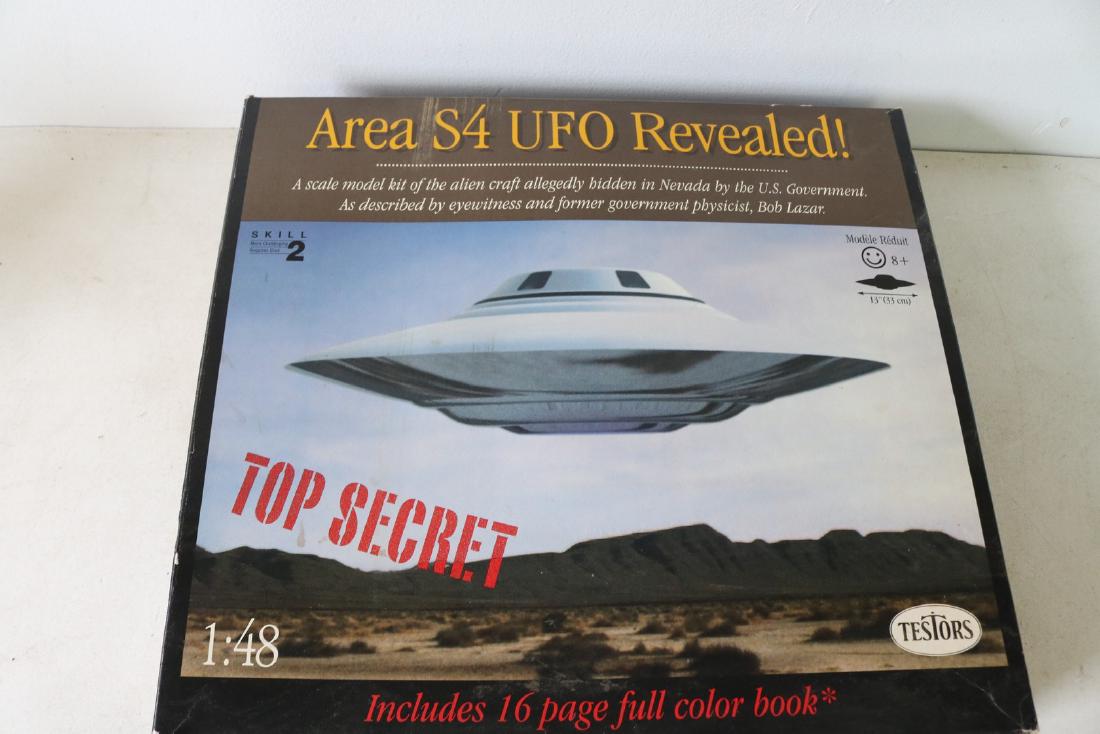 Area 52 UFO Revealed 13" Model Kit (1 of 2)