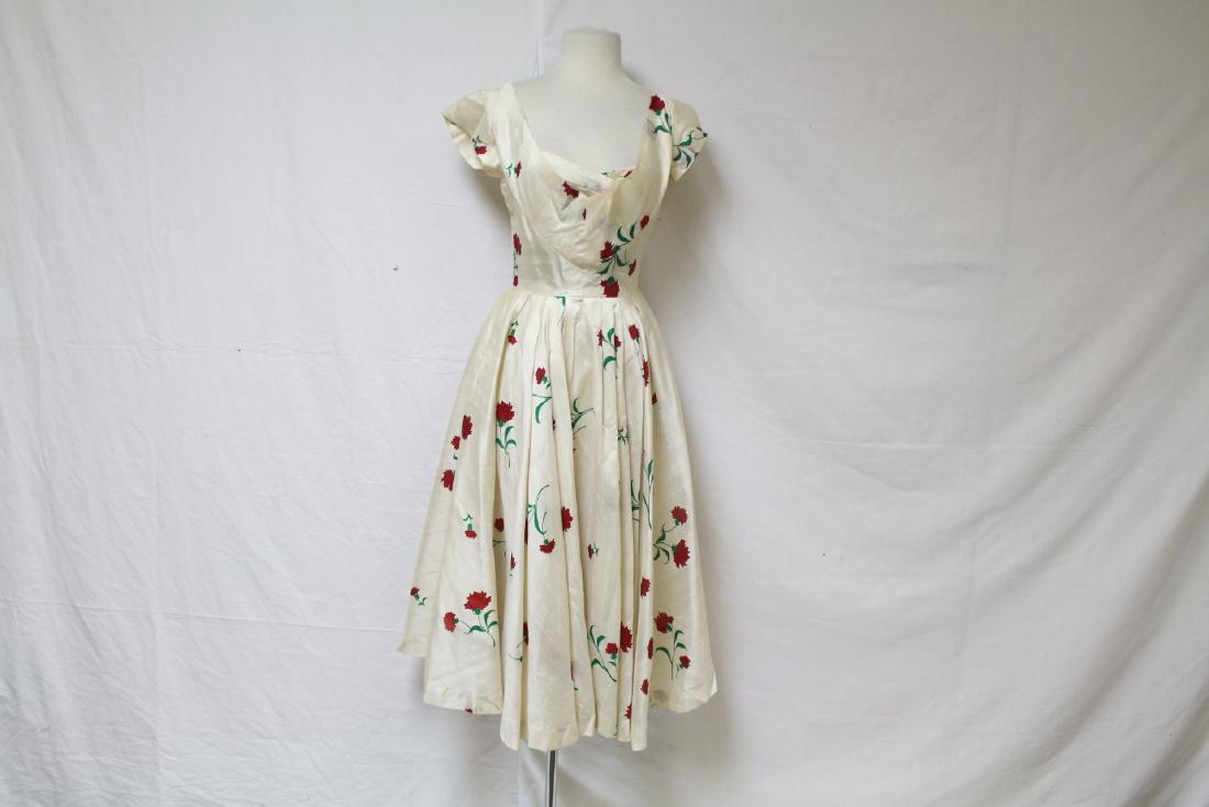 Vintage 1950s Rose Print Fit & Flare Dress: slubbed rayon fabric, poor/as - is condition - several small frays/rips to the fabric, as well as a few very light spits, see photos. 34 bust/26 waist