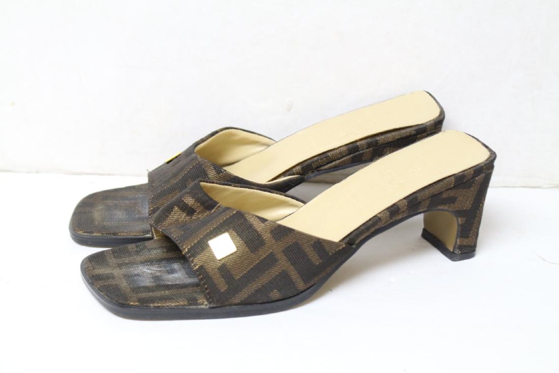 Vintage 1990s Fendi Logo Slides: good/fair condition - moderate wear, see photos. Marked size 7