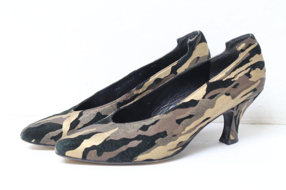 Vintage 1980s Stuart Weitzman Cammo Heels: metallic fabric, great condition - marked size 7W