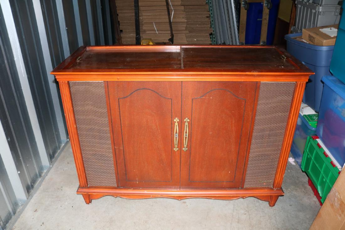 1965 Magnavox Consol Stereo System (1 of 9)