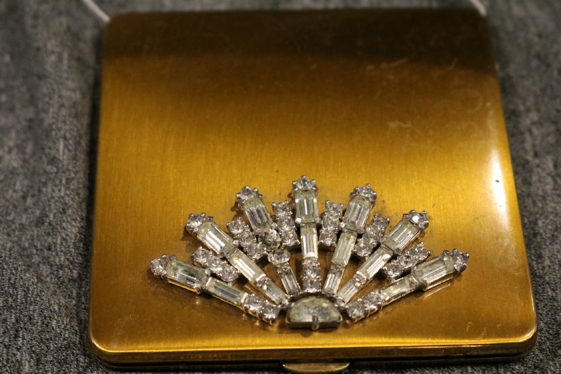 Vintage Kramer Rhinestone Compact: brushed goldtone, in good condition, somme light scratches see photos, approx. 3 1/4" square