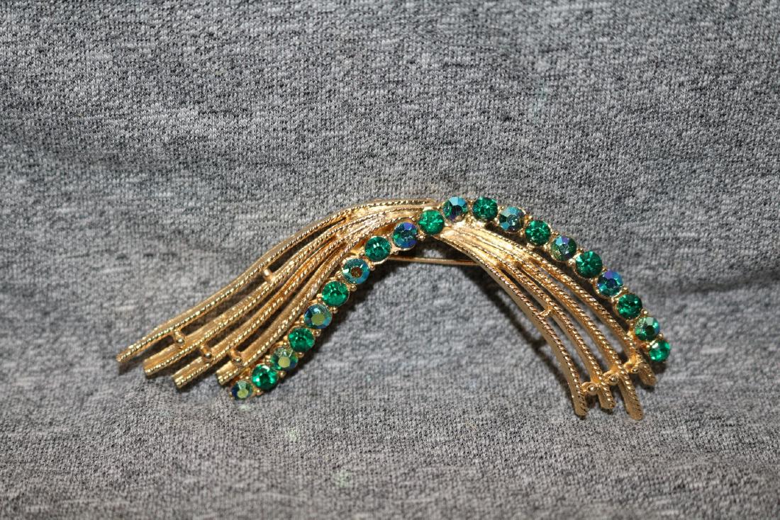 Vintage Goldtone & Green Rhinestone Brooch: in great condition, approx. 3 1/2" L
