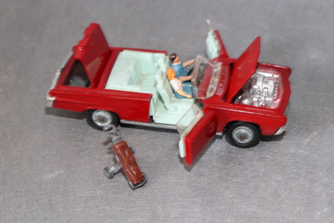 Corgi Toys Chrysler Imperial (1 of 4)