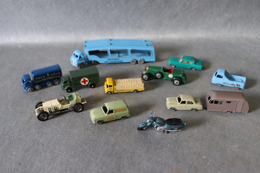 Vintage Lot of 12 Lesney Vehicles & Matchbox Car (1 of 8)