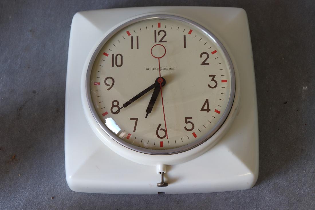 Vintage General Electric Kitchen Clock (1 of 3)