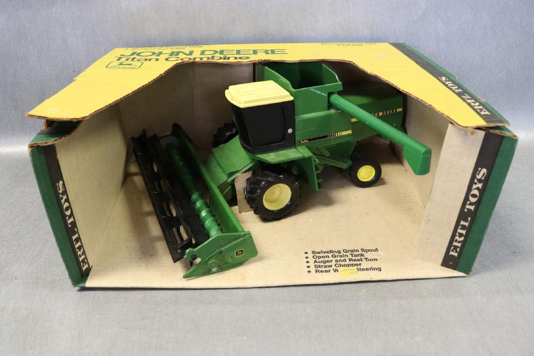 Ertl, John Deere Titan Combine, New in Box (1 of 7)