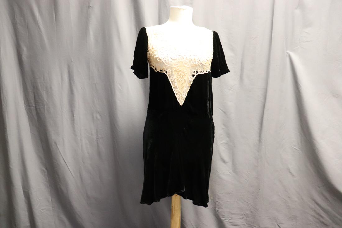 1930's Velvet & Lace Dress Top (1 of 9)