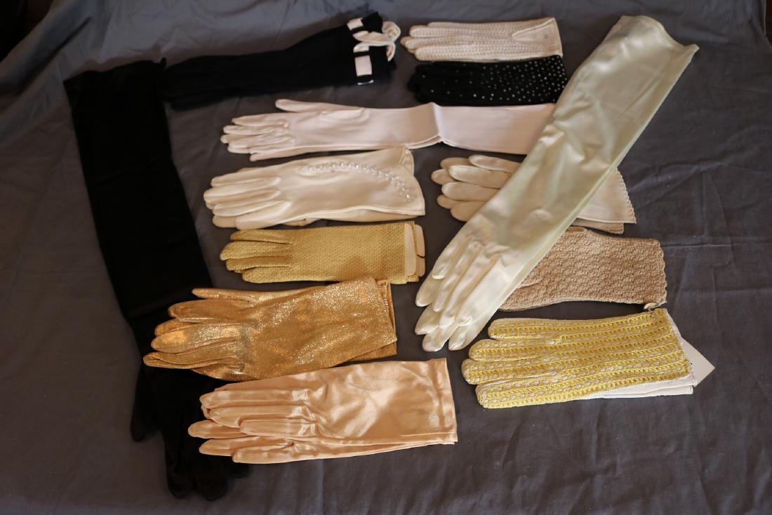 Lot Of Vintage Ladies Gloves: Cotton, satin, lace, lame glove collection. All in great condition. Sizes 6 to 71/2.