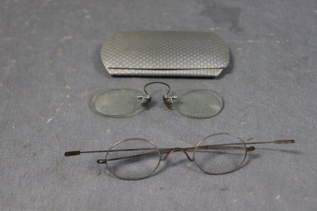 2 Antique Round Wire Rim Glasses, Spectacles: Wire rim round eyeglasses, spectacles in original case. Case labeled G.V. Spohrer, Optician. Both in great condition.