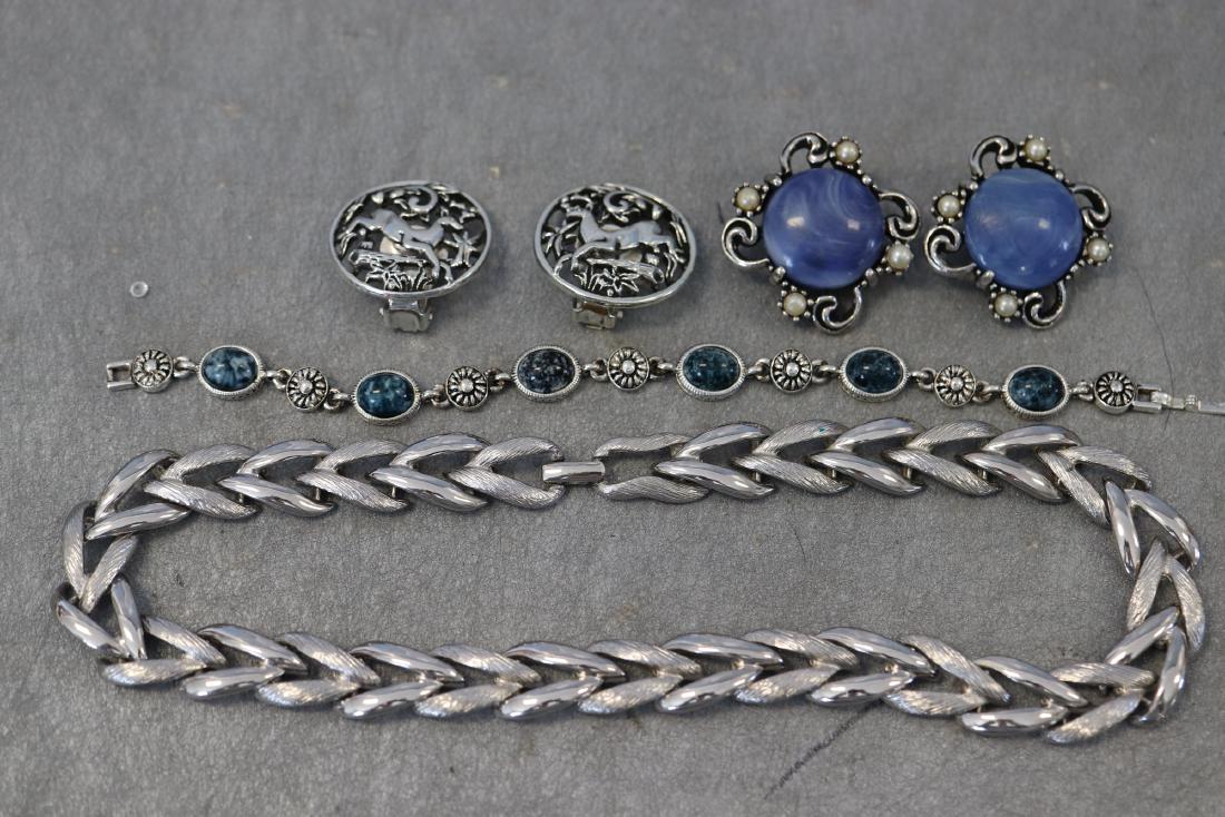 Lot of Vintage Necklace and Earrings (1 of 7)