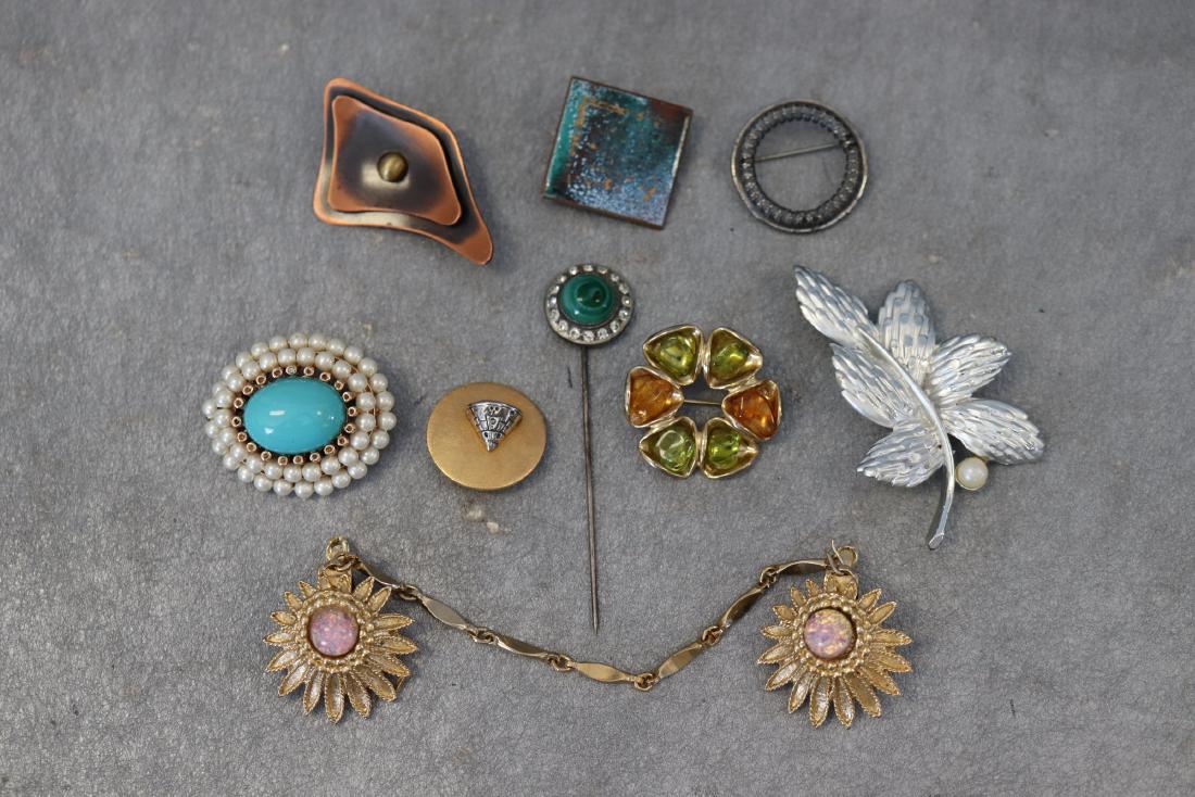 Lot Vintage Jewelry, Brooch Pins, Sweater Holder (1 of 20)