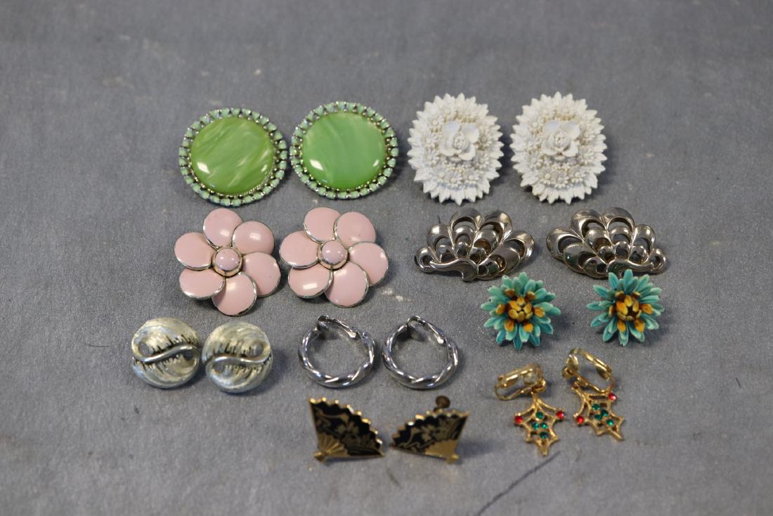 Large Lot 9 Pairs Vintage Assorted Clip-On Earrings (1 of 11)