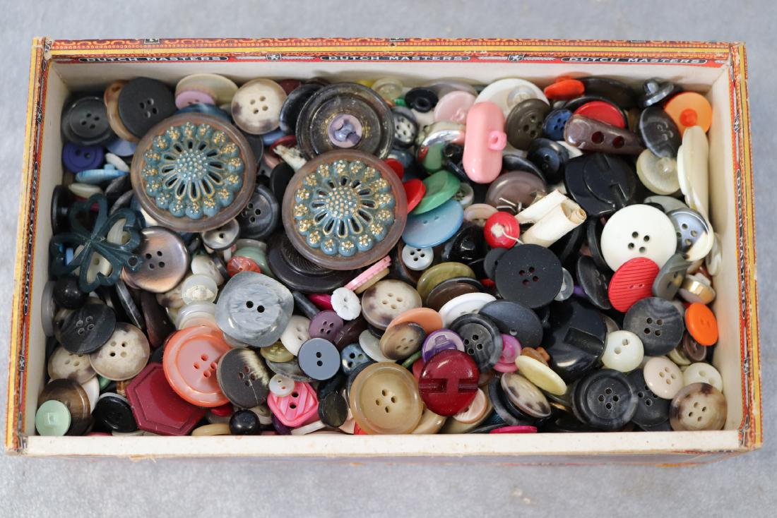 Lot Vintage Assorted Buttons In Cigar Box: Includes Bakelite, metal, shell, wood, plastic buttons. Great condition. Box measures 5 1/2 x 9" and 2 1/2" deep.
