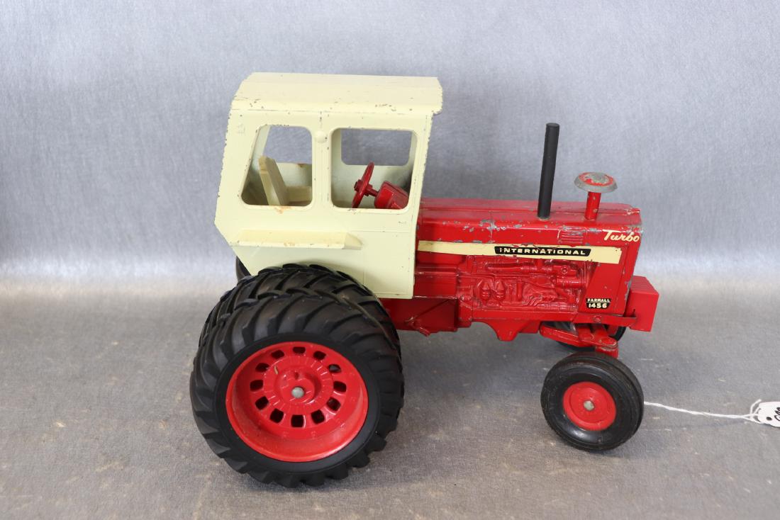 Vintage International Turbo 1456 Farmall Tractor: Condition as shown in photo.
