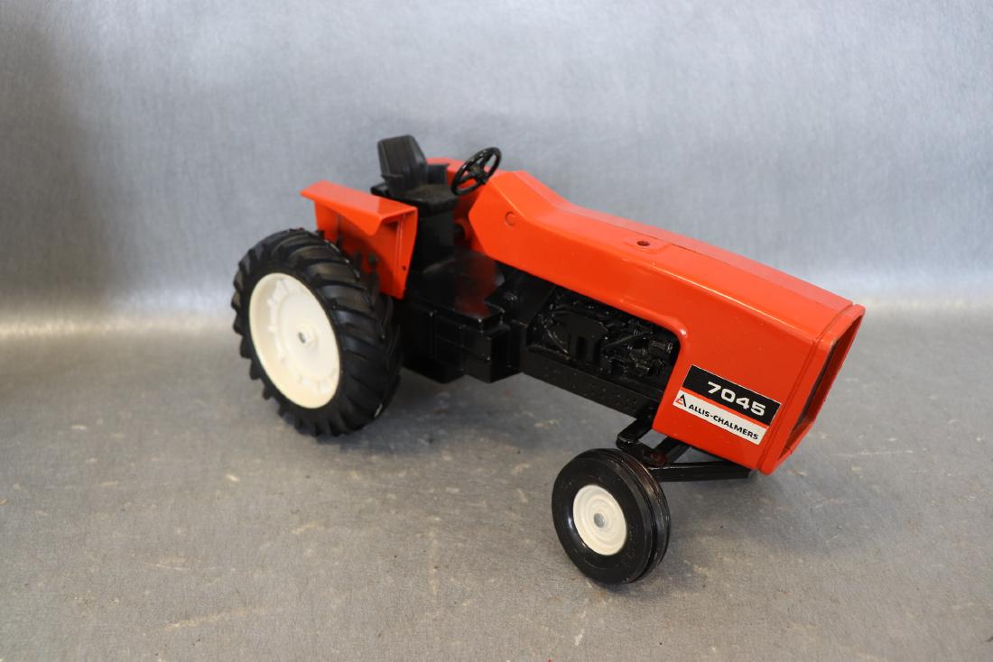 Allis-Chalmers 7045 Tractor (1 of 5)
