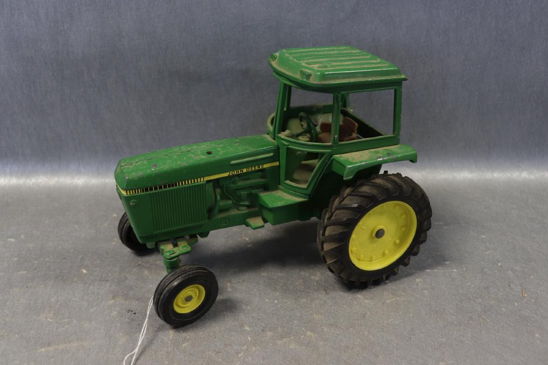 ERTL John Deere Tractor (1 of 6)