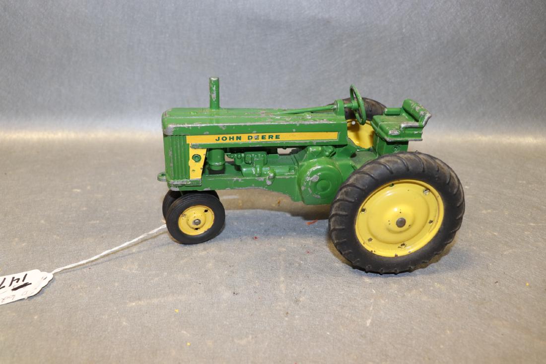 John Deere 620 Tractor (1 of 5)