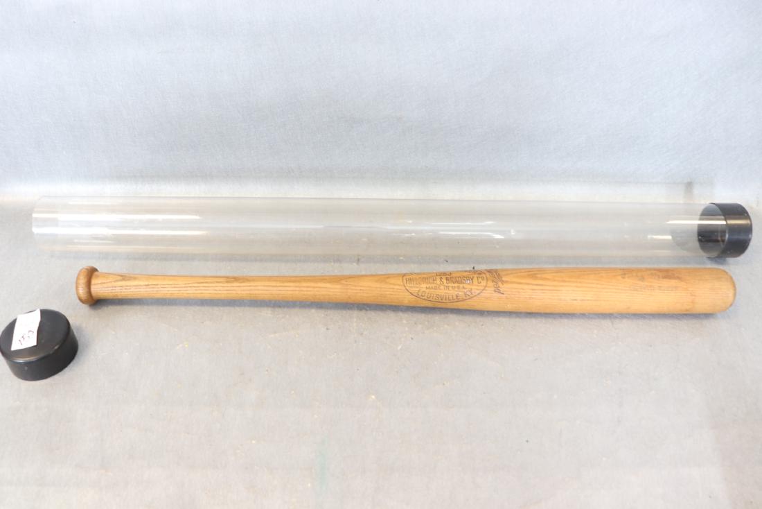 Bobby Murcer Signed Louisville Slugger Baseball Bat: 125 J Hillerichand and Bradsby Co., Made in USA. Condition as shown in photo.