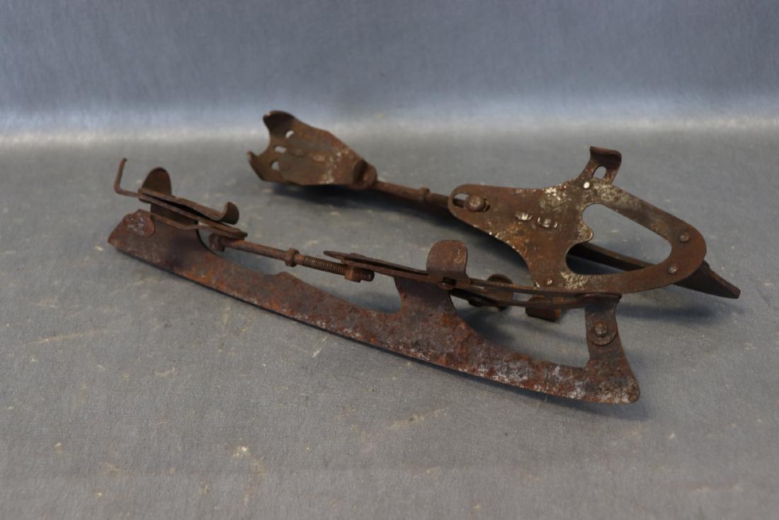 Pair Antique Clip-On Metal Ice Skate (1 of 3)