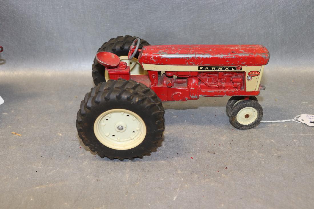 Farmall 560 Tractor (1 of 5)