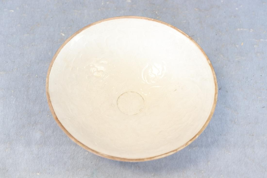 Antique Chinese Flower Pattern Shallow Bowl: Measures 8 1/2" across 2 1/2" deep, has a hairline crack. Believed to be Ming Dynasty.