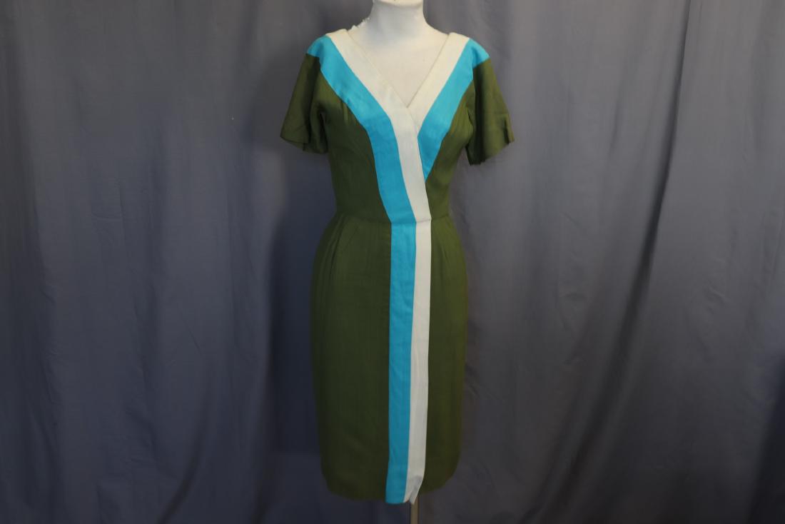 Vintage Dena Rossi Linen Olive Dress: Short sleeve, lined, V-front and back, metal zipper in back, missing belt, 34" bust, 22" waist, 40' long. Great condition.