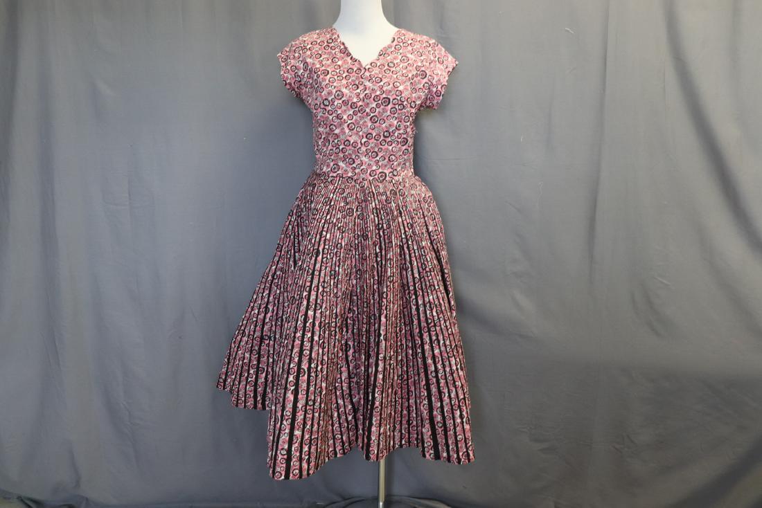 1940's Nancy Wayne Cotton Flared Dress: short cap sleeves, scalloped V-neck fitted bodice with faux pleated look flared circle skirt, side zipper, approx. 36 bust, 26 waist, great condition