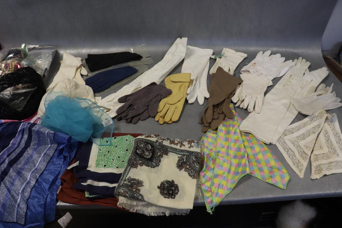 Lot Vintage Gloves, Scarves, Hat, Collar: Eclectic lot includes 12 pairs vintage gloves, 7 scarves, one lace collar, black raffia fascinator hat, "Budget Bra, by Bestform". Size 32, light soil on inside cups.