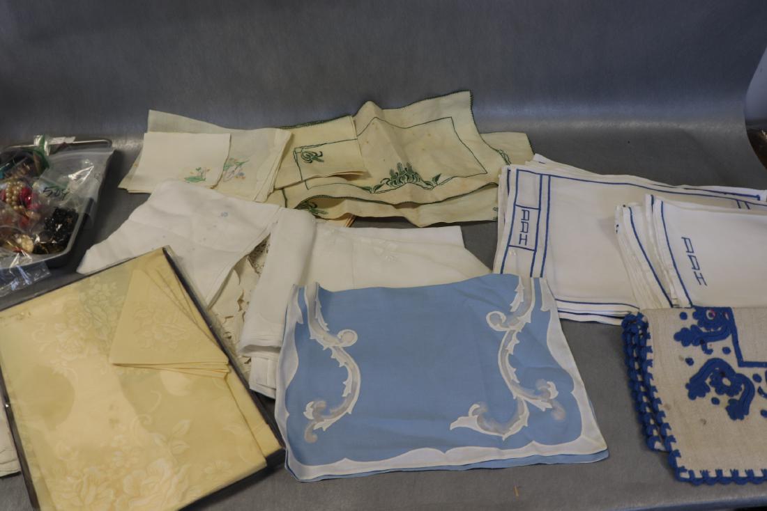 Lot of Vintage Table Linens: Place Mats, Napkins and tea clothes, some old stock, see photo's